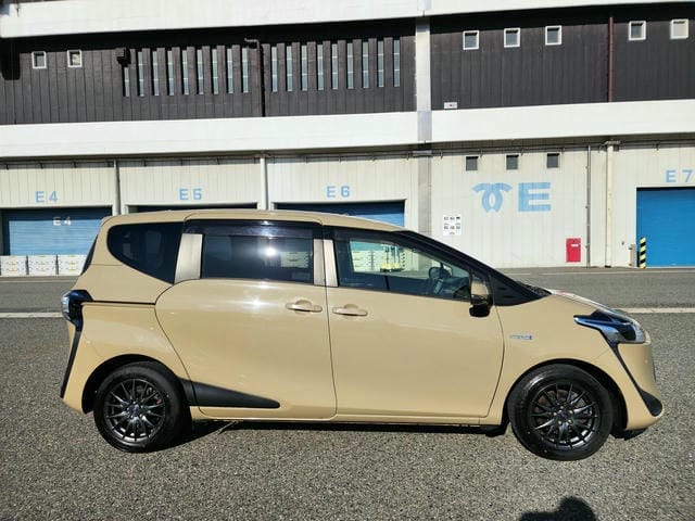 TOYOTA SIENTA HYBRID FUNBASE X 2019/10 photo 2