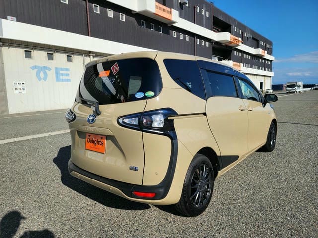 TOYOTA SIENTA HYBRID FUNBASE X 2019/10 photo 3