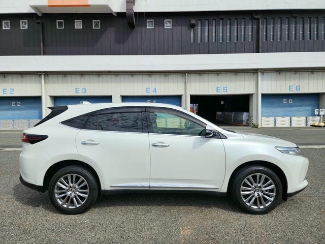 TOYOTA HARRIER PREMIUM 2019/8 photo 2