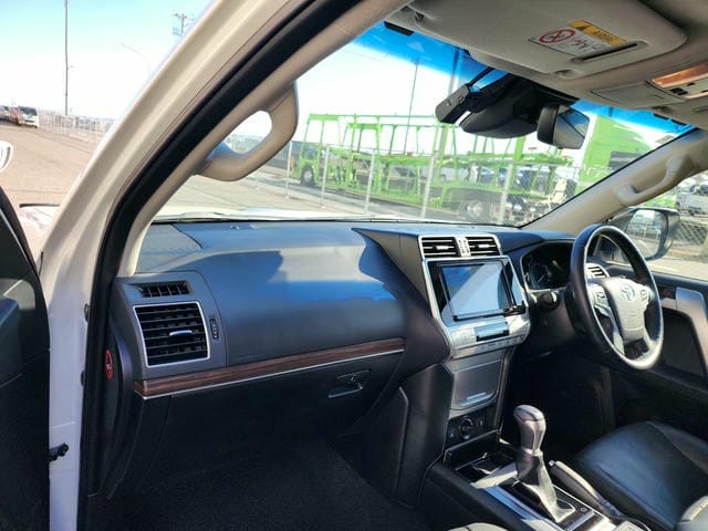 TOYOTA LAND CRUISER PRADO TX L PACKAGE 2019/9 photo 9