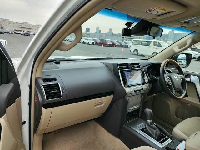 TOYOTA LAND CRUISER PRADO TX 4WD 2019/10 photo 8