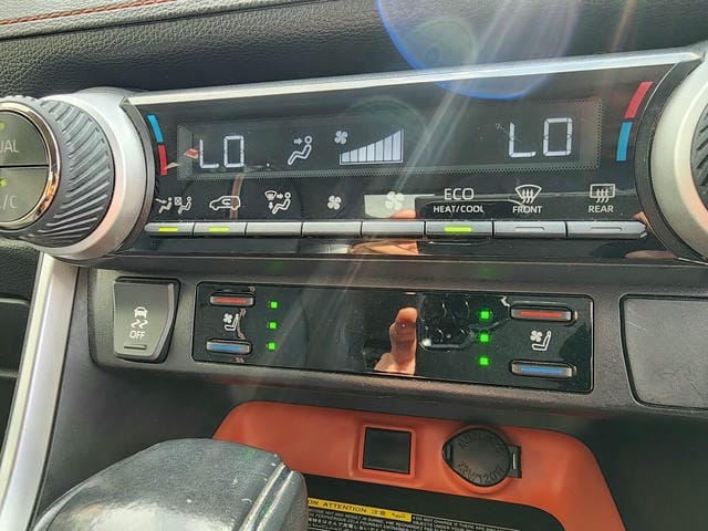 TOYOTA RAV4 ADVENTURE 4WD 2019/6 photo 24