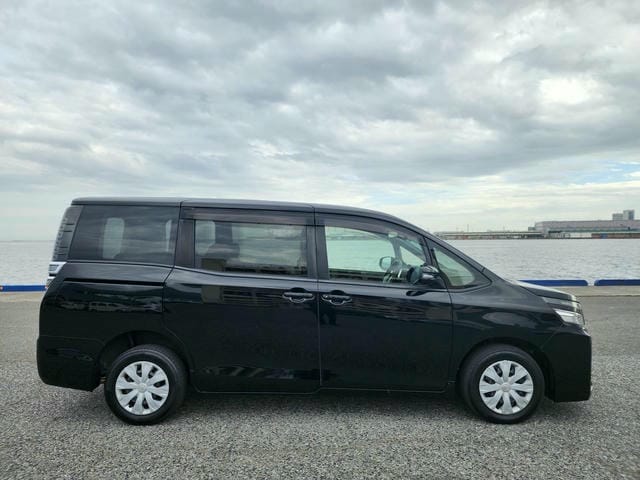 TOYOTA VOXY X 2019/12 photo 2
