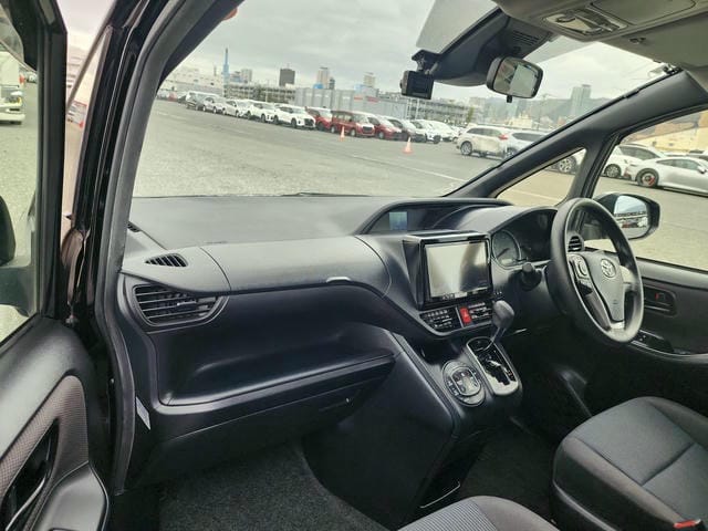 TOYOTA VOXY X 2019/12 photo 9