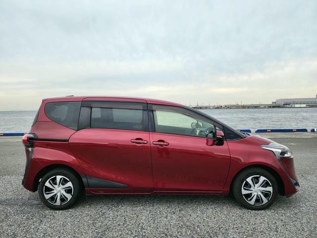TOYOTA SIENTA G CUERO 2019/ photo 2