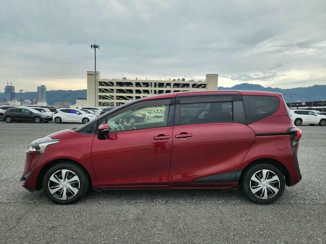 TOYOTA SIENTA G CUERO 2019/ photo 6
