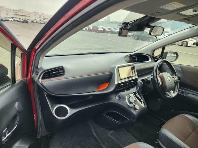 TOYOTA SIENTA G CUERO 2019/ photo 9