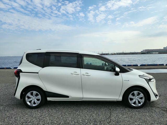 TOYOTA SIENTA HYBRID G 2019/1 photo 2