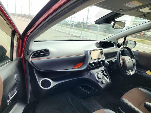 TOYOTA SIENTA G CUERO 2019/7 photo 9