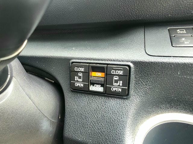 TOYOTA SIENTA G CUERO 2019/7 photo 23