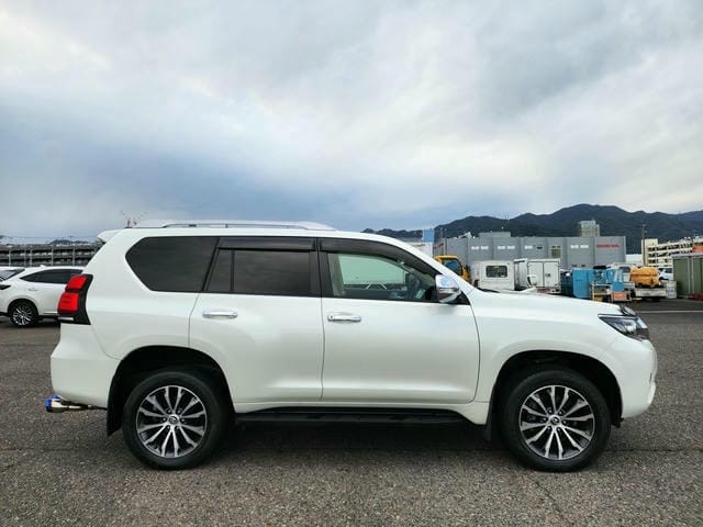 TOYOTA LAND CRUISER PRADO TX L PACKAGE SUNROOF 2019/2 photo 2