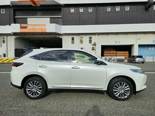 TOYOTA HARRIER PREMIUM 2019/2 photo 2